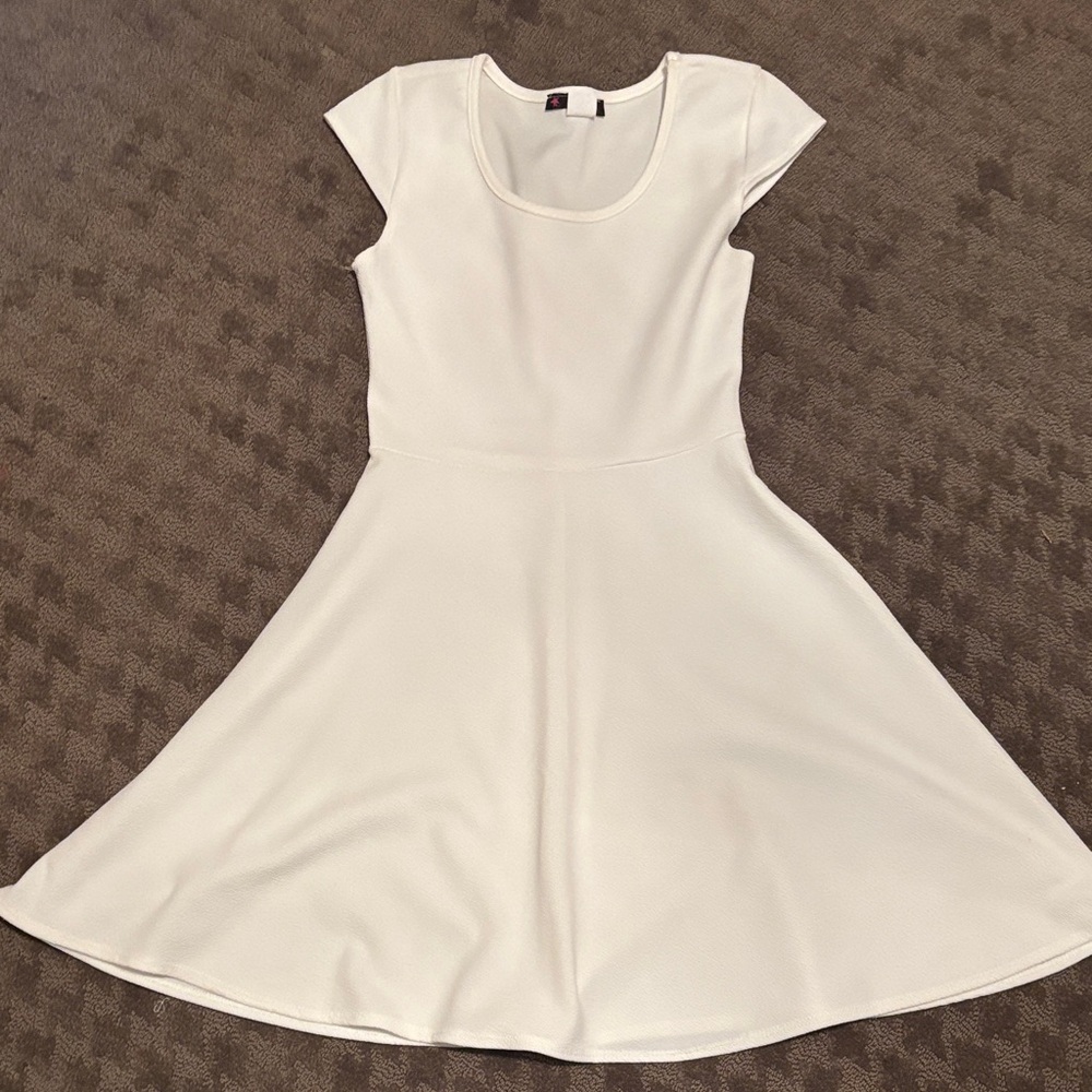 Elegant White Cap Sleeve Mini Dress